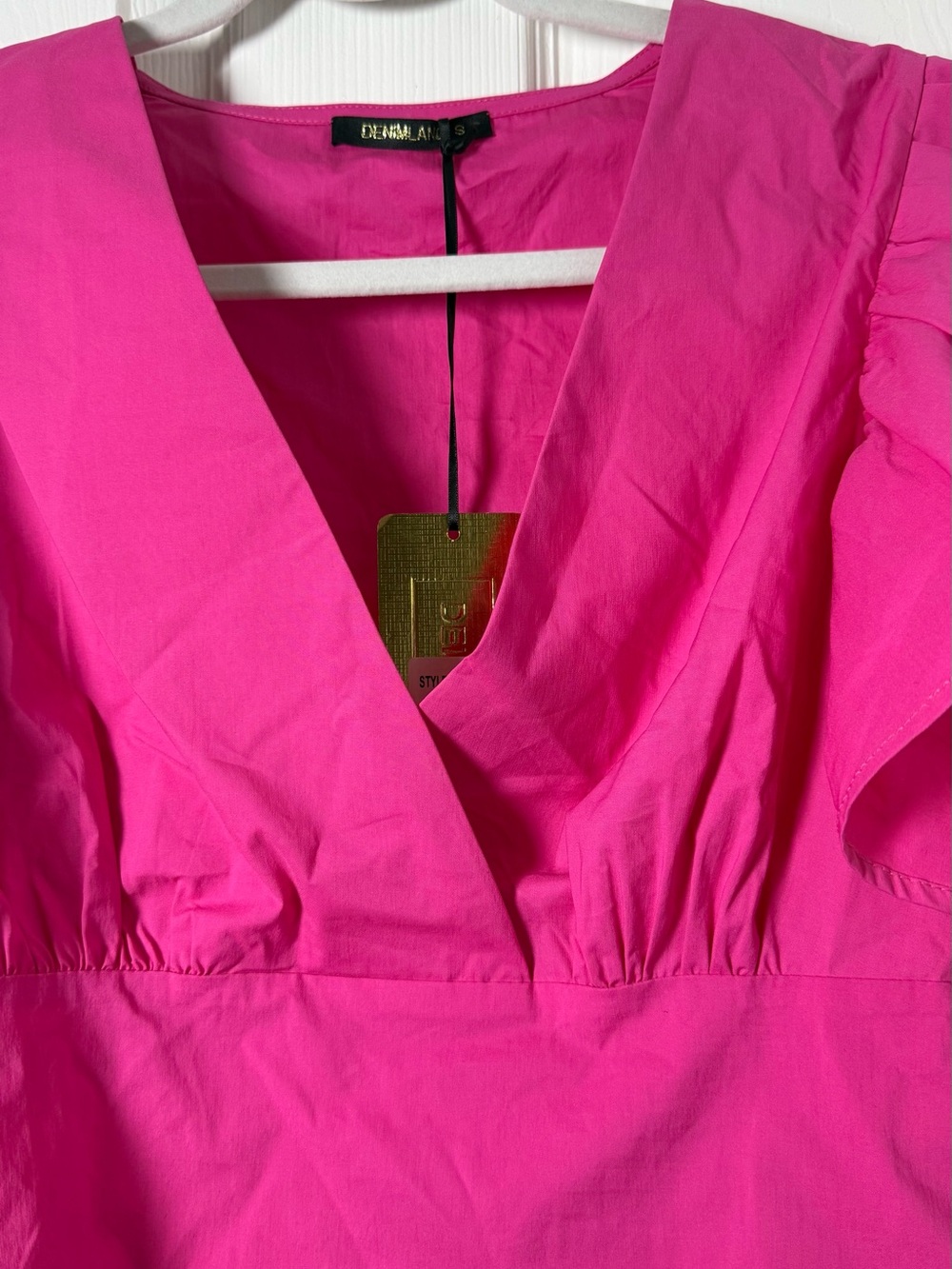 Fuchsia V-Neck Ruffle Sleeve Crop Top - Picture 4 of 5